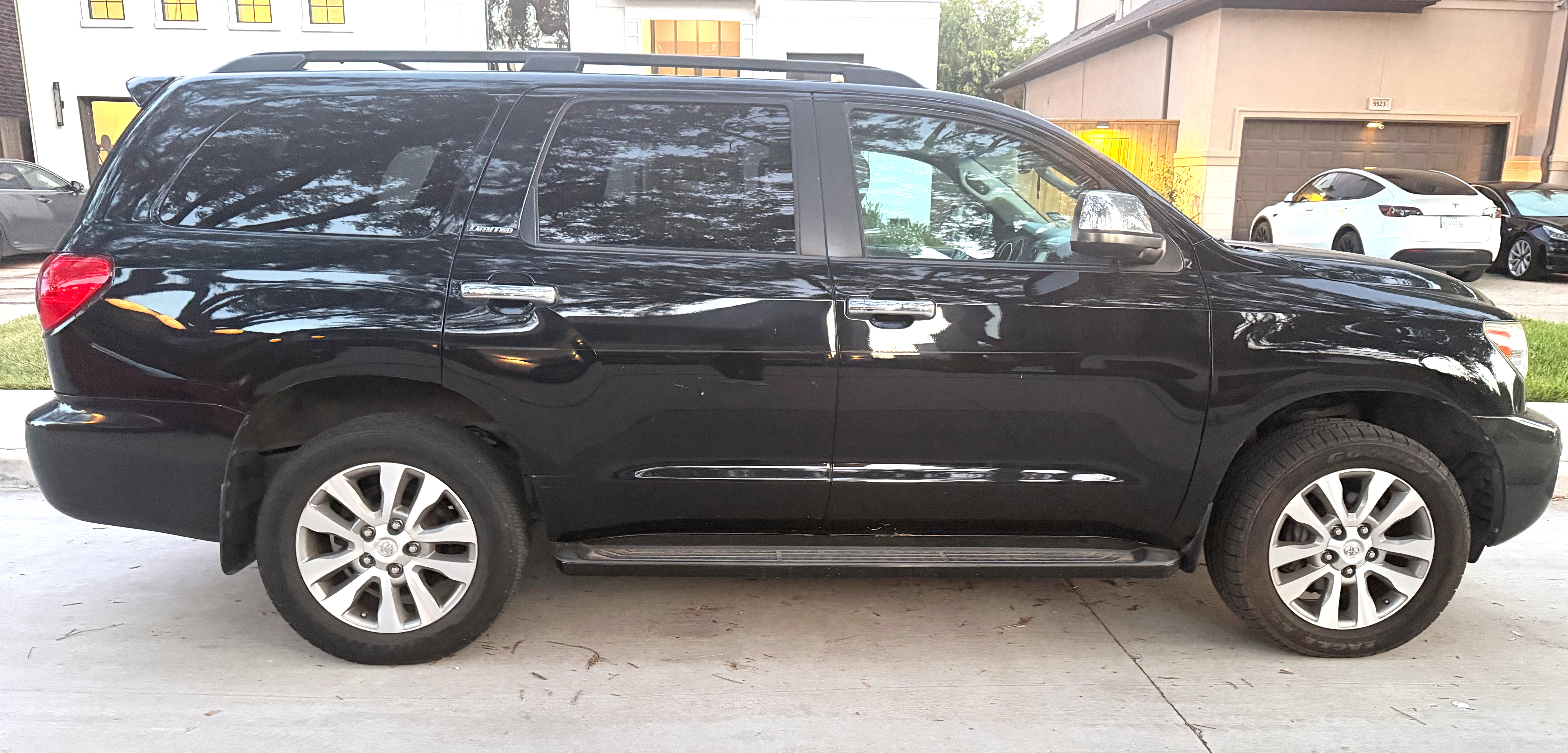 Used 2016 Toyota Sequoia Limited w/ Safety & Convenience Package AWD/4WD image 1