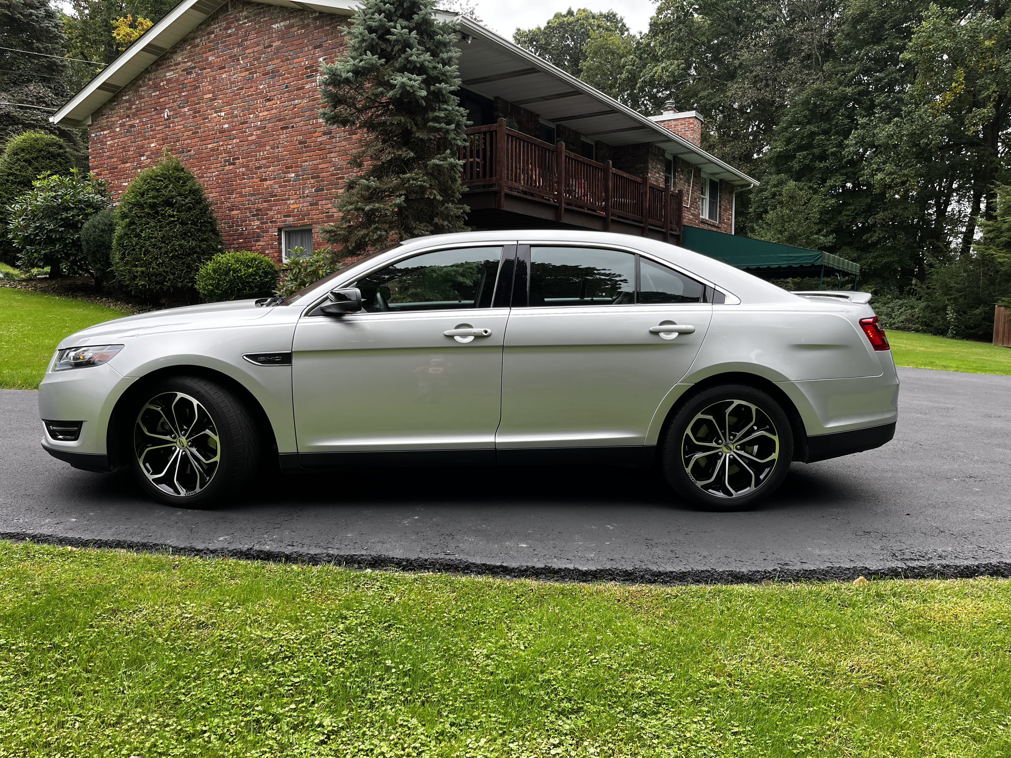 Used 2015 Ford Taurus SHO w/ Equipment Group 401A AWD/4WD image 1
