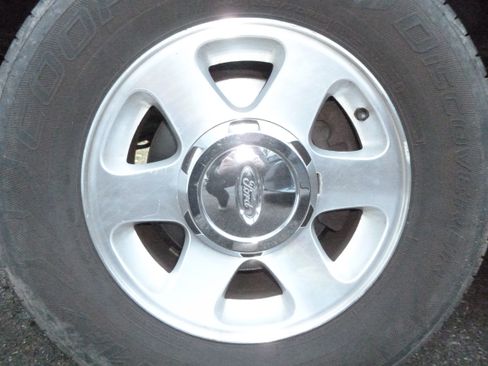 Used 2005 Ford E-150 and Econoline 150 image 16