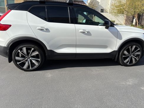 Used 2022 Volvo XC40 P8 Recharge Ultimate image 2