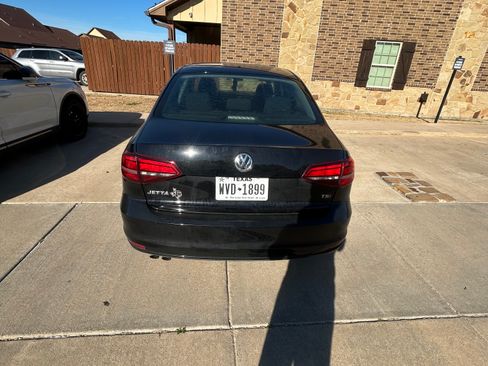Used 2017 Volkswagen Jetta S image 4