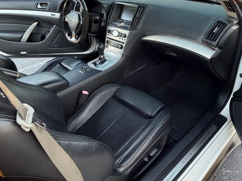 Used 2009 INFINITI G37 Journey w/ Premium Pkg image 11