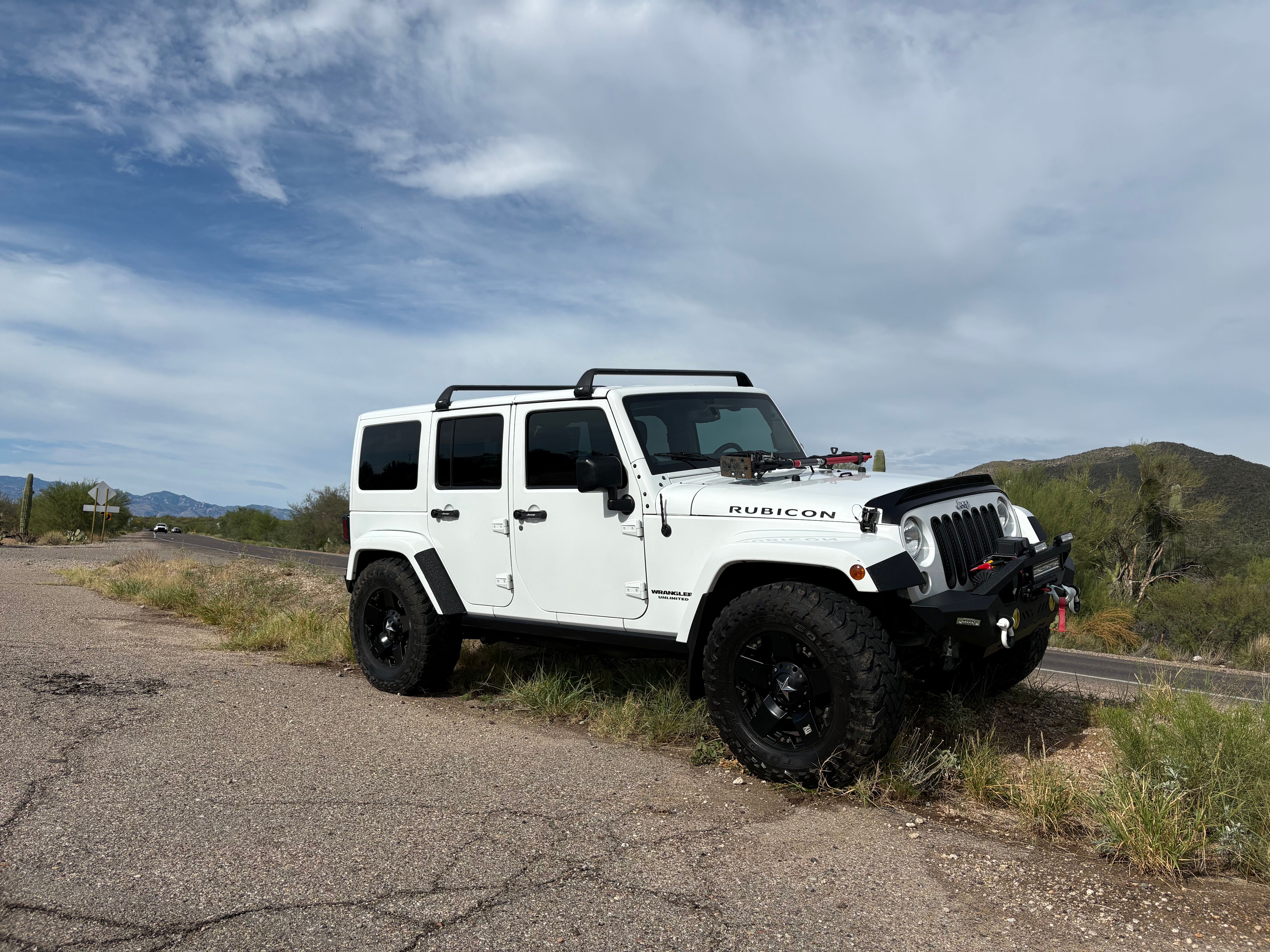 Used 2015 Jeep Wrangler Unlimited Rubicon w/ Connectivity Group AWD/4WD image 2
