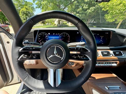 Used 2024 Mercedes-Benz GLS 450 4MATIC image 25