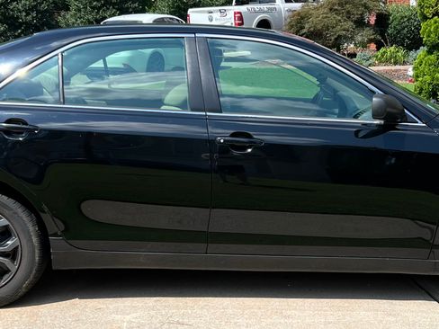 Used 2009 Toyota Camry LE FWD image 2
