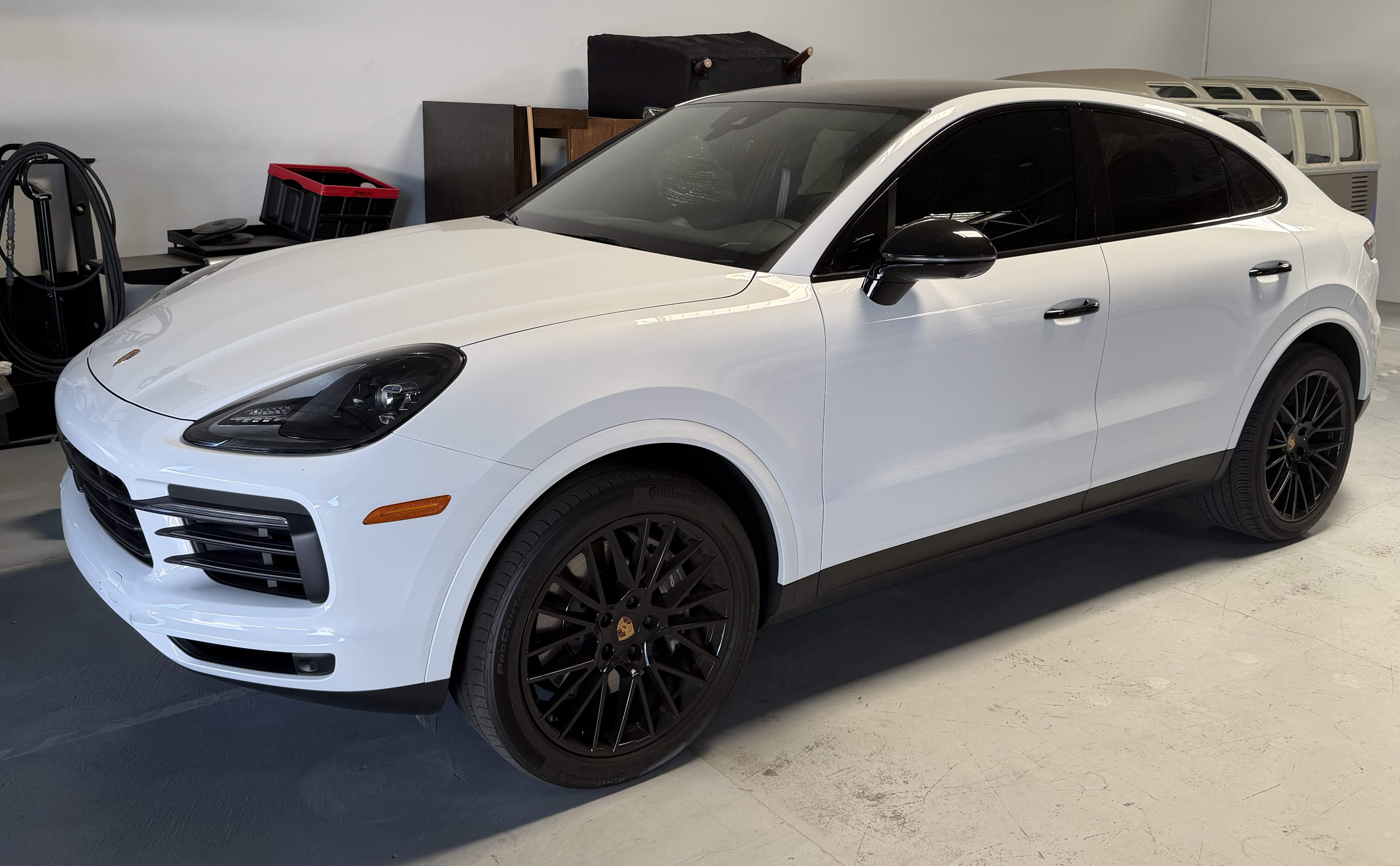 Used 2023 Porsche Cayenne Platinum Edition AWD/4WD image 1