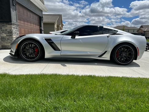 Used 2017 Chevrolet Corvette Z06 image 2