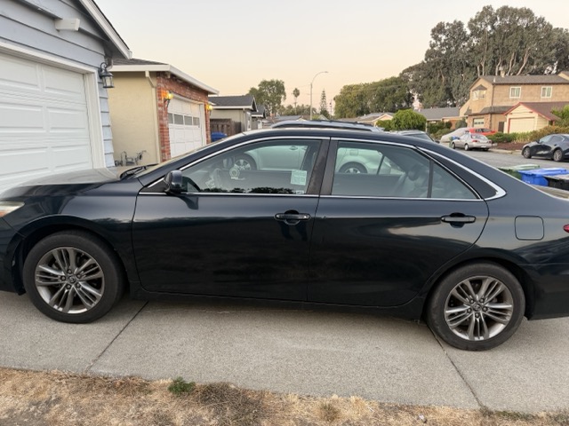 Used 2017 Toyota Camry SE w/ Moonroof Package FWD image 10