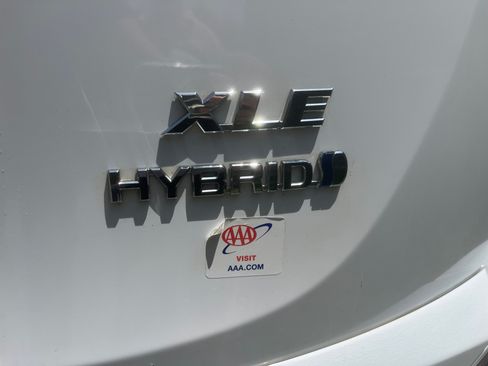 Used 2016 Toyota RAV4 XLE AWD/4WD image 15