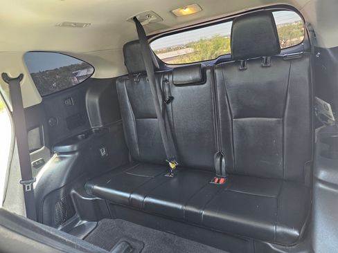 Used 2021 Toyota Highlander XLE FWD image 15