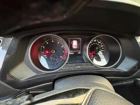 Used 2018 Volkswagen Tiguan SE w/ Panoramic Sunroof Package FWD image 13