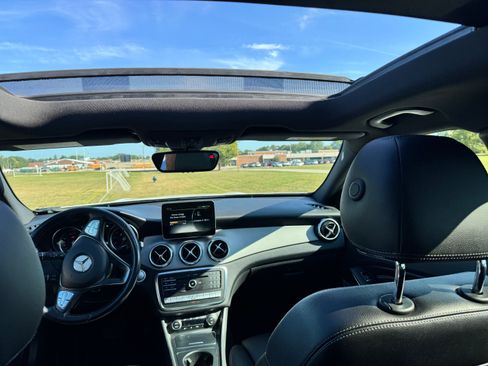 Used 2019 Mercedes-Benz GLA 250 4MATIC image 11