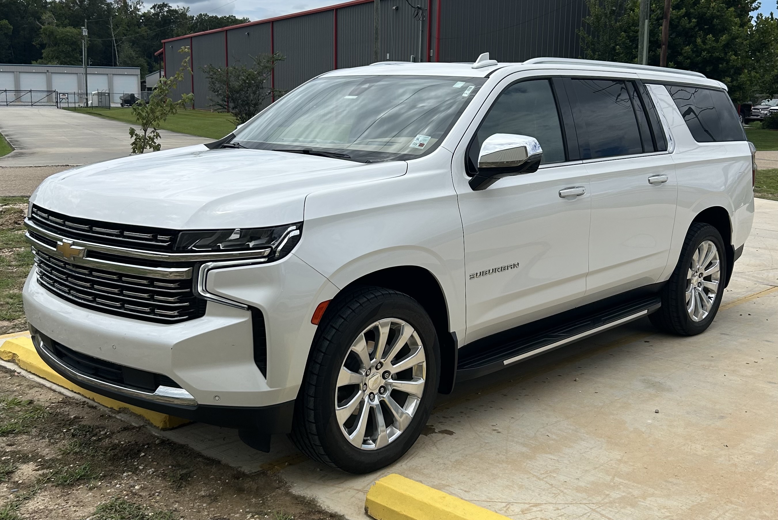 Used 2022 Chevrolet Suburban Premier w/ Premium Package 2 AWD/4WD image 2