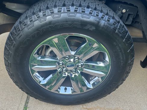 Used 2018 Ford F150 Lariat w/ Equipment Group 502A Luxury RWD image 6