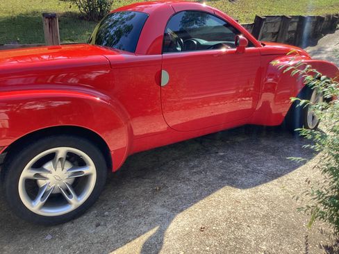 Used 2004 Chevrolet SSR w/ Preferred Equipment Group image 6