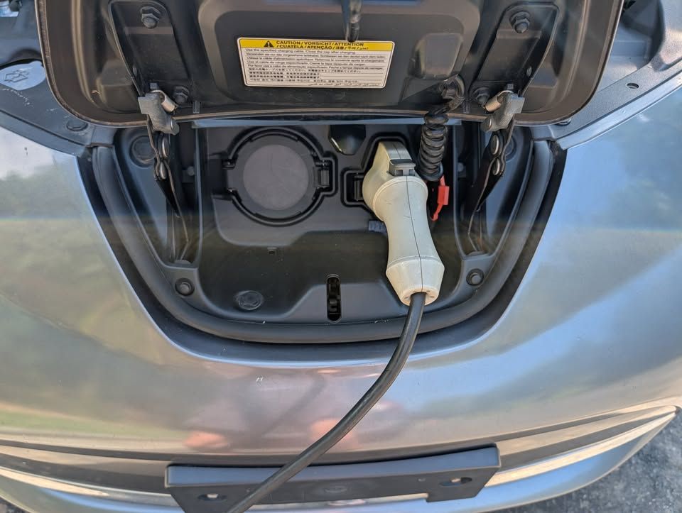 Used 2014 Nissan Leaf SL w/ Premium Package FWD image 16