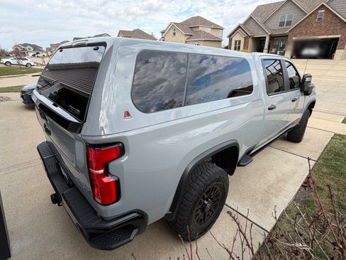 Used 2025 Chevrolet Silverado 2500 ZR2 w/ Technology Package image 4