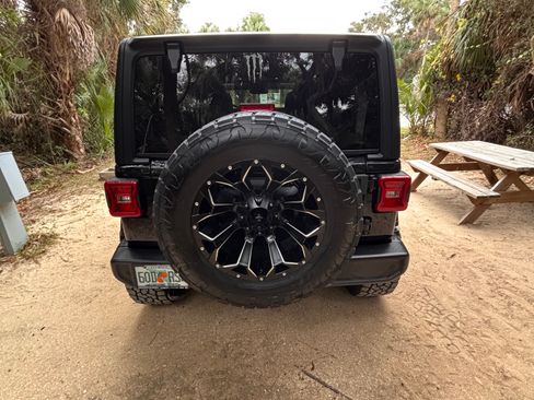 Used 2024 Jeep Wrangler Unlimited Sport image 5