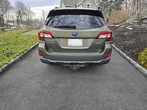 Used 2017 Subaru Outback 2.5i Touring image 10
