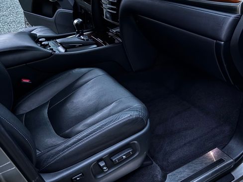 Used 2016 Lexus LX 570 4WD w/ Luxury Package image 28