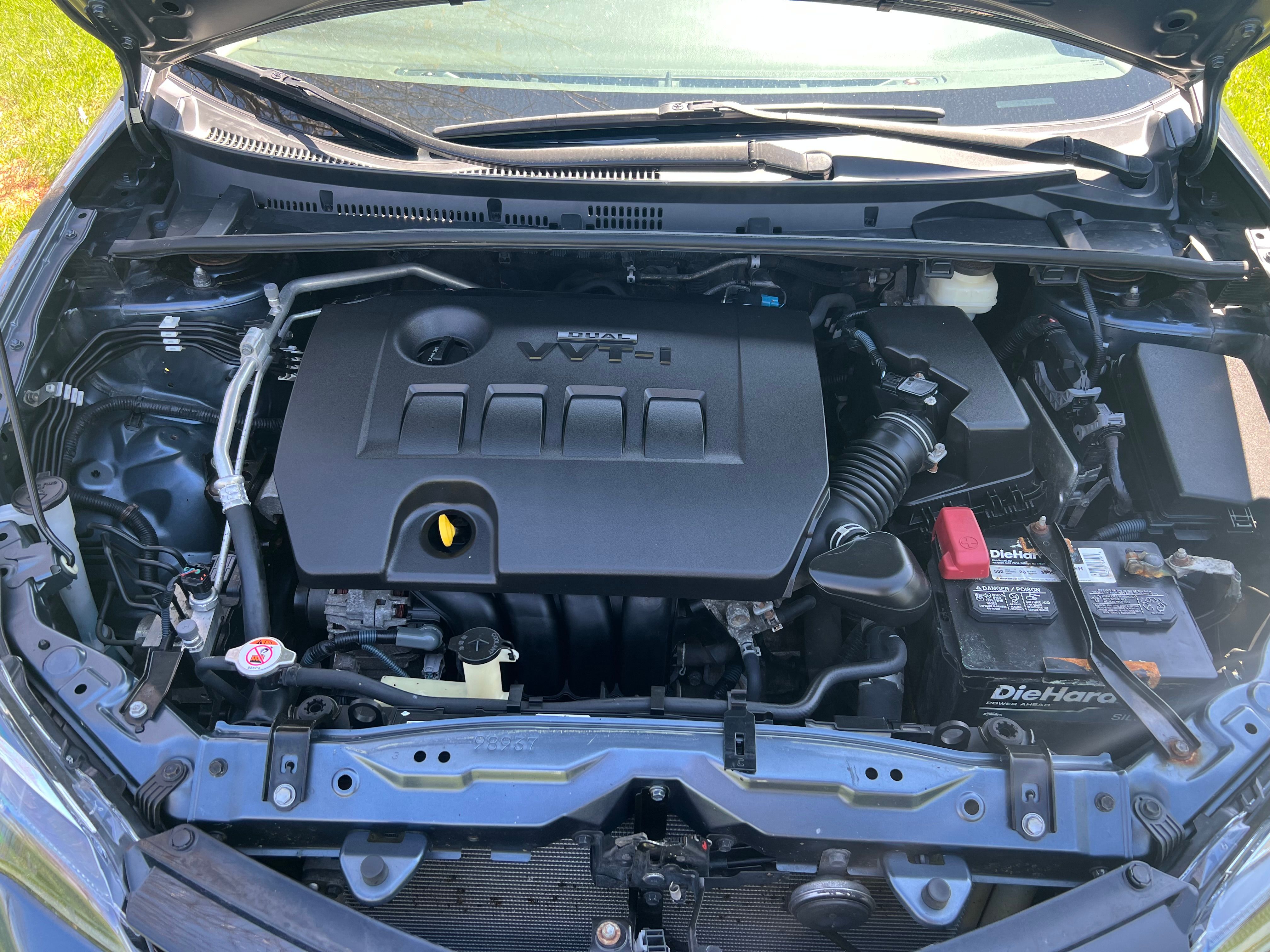 Used 2017 Toyota Corolla LE w/ Carpet Mat Package (TMS) FWD image 10