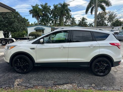 Used 2015 Ford Escape Titanium image 2