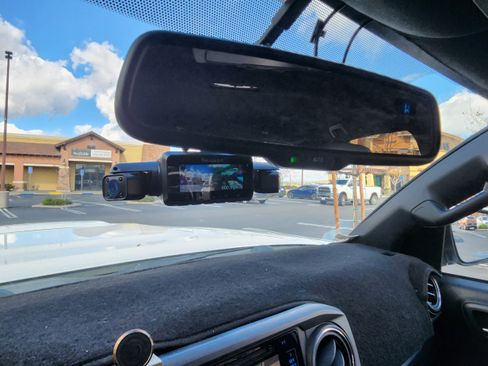 Used 2017 Toyota Tacoma TRD Sport w/ Tow Package image 11