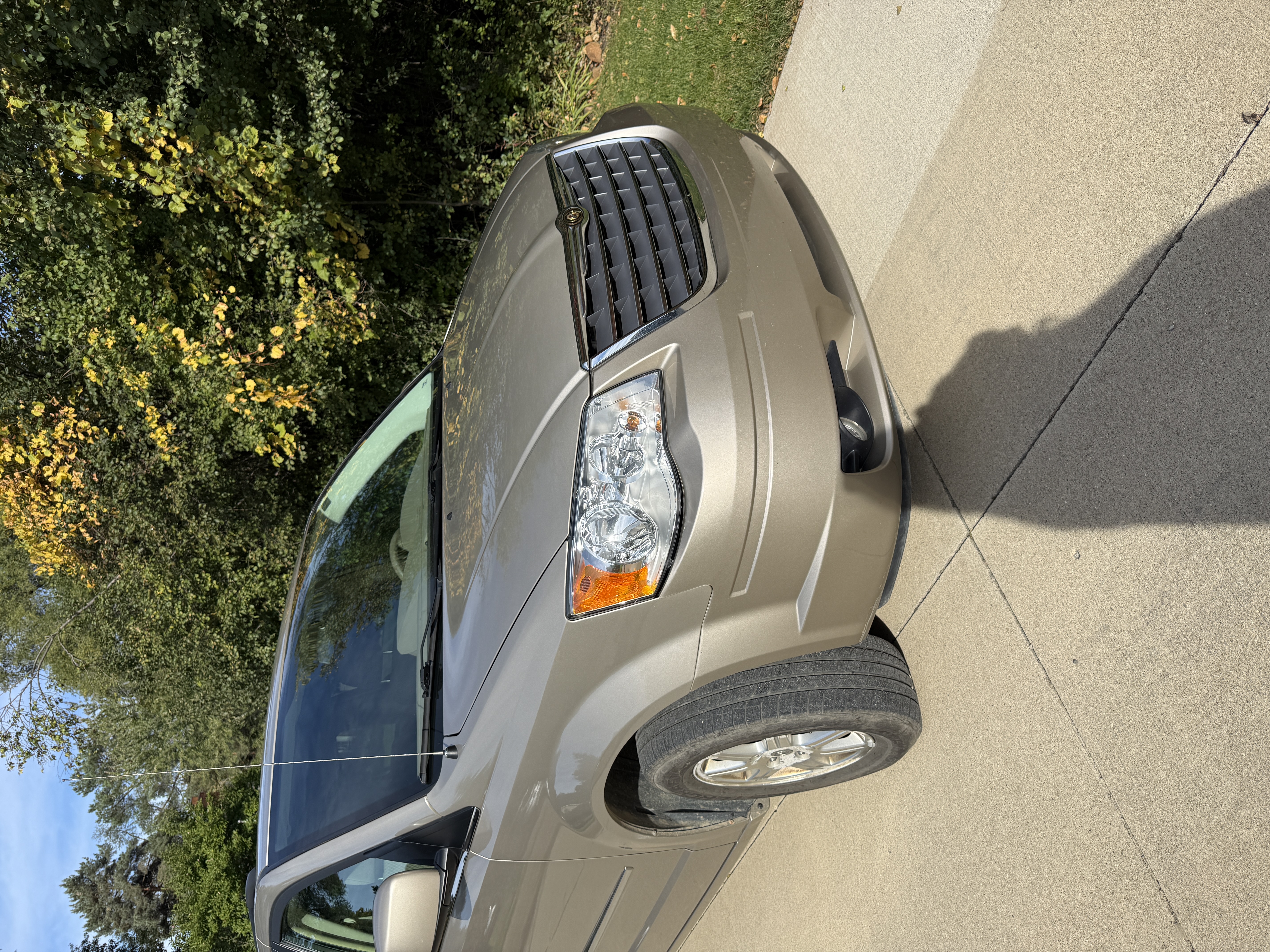 Used 2009 Chrysler Town & Country Touring FWD image 6
