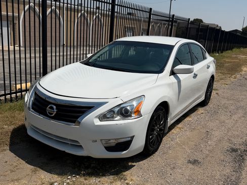Used 2015 Nissan Altima 2.5 S w/ Power Driver Seat Package FWD image 1