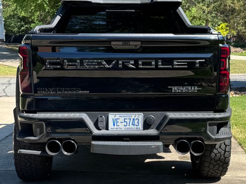 Used 2020 Chevrolet Silverado 1500 LT Trail Boss image 4