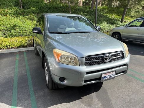 Used 2008 Toyota RAV4 2WD V6 w/ 3rd Row image 2