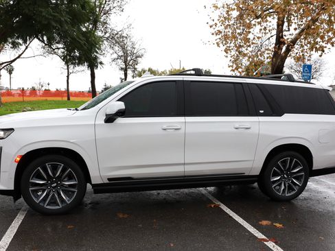 Used 2021 Cadillac Escalade ESV Sport Platinum image 1