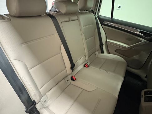 Used 2017 Volkswagen Golf Alltrack S image 9