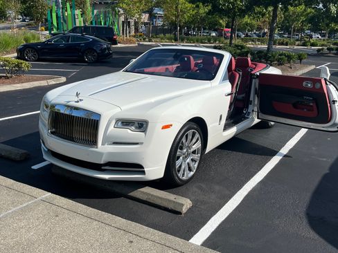 Used 2018 Rolls-Royce Dawn image 8