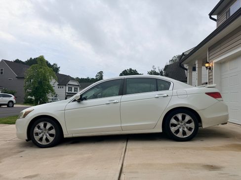 Used 2010 Honda Accord EX-L image 5