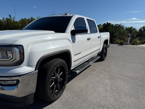 Used 2018 GMC Sierra 1500 SLT w/ SLT Premium Package image 14