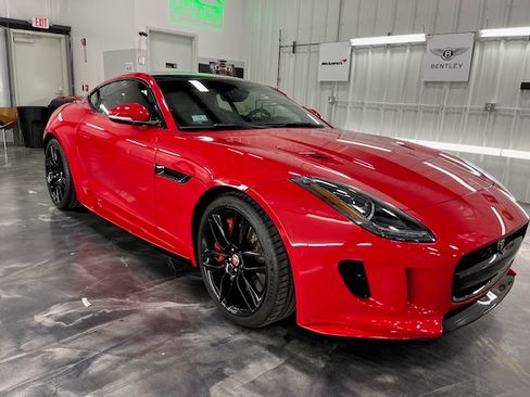 Used 2016 Jaguar F-TYPE R image 2