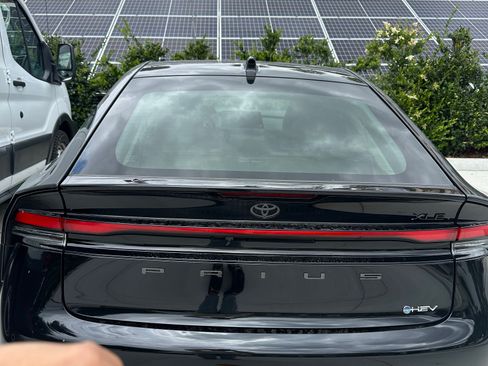 Used 2026 Toyota Prius XLE FWD image 17