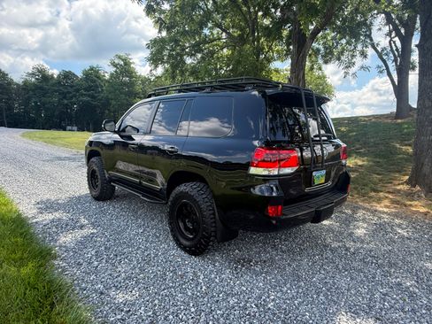 Used 2016 Toyota Land Cruiser AWD/4WD image 9