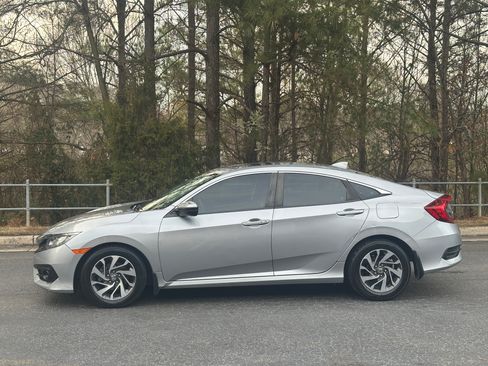 Used 2017 Honda Civic EX image 2