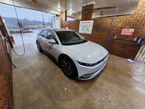 Used 2023 Hyundai Ioniq 5 SEL image 2