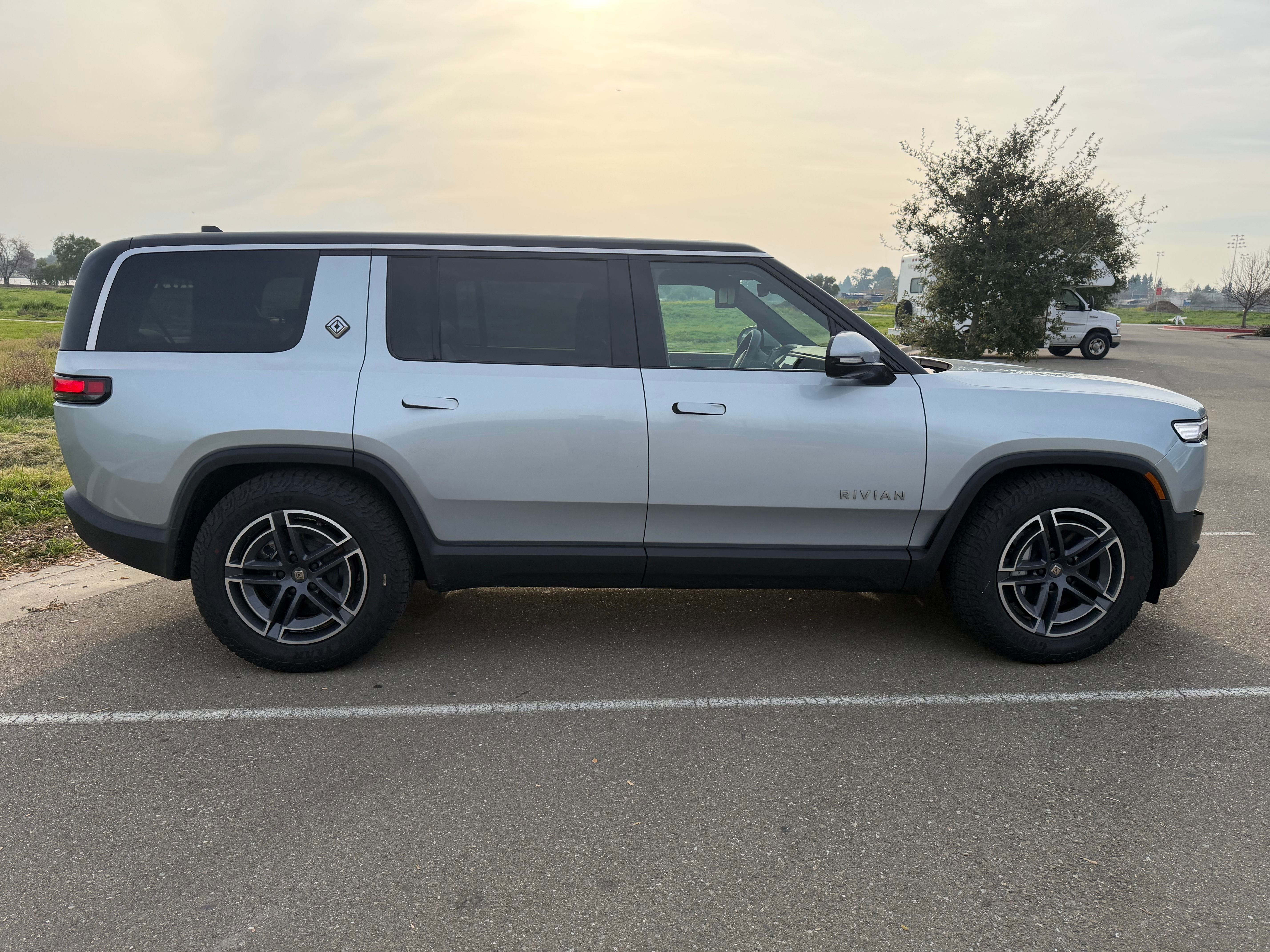 Used 2026 Rivian R1S Adventure AWD/4WD image 5