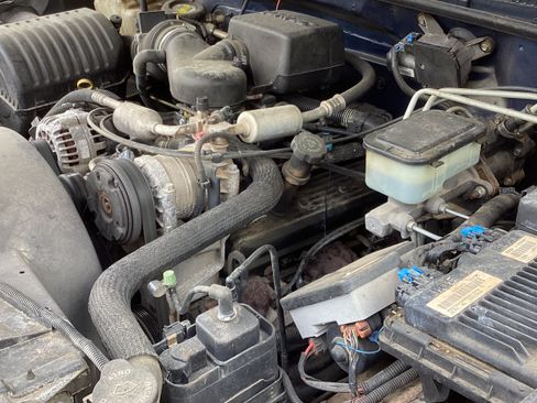 Used 2000 Chevrolet Silverado 3500 2WD Regular Cab w/ Comfort & Convenience Pkg image 5