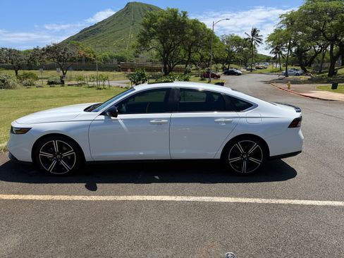 Used 2023 Honda Accord Sport image 2