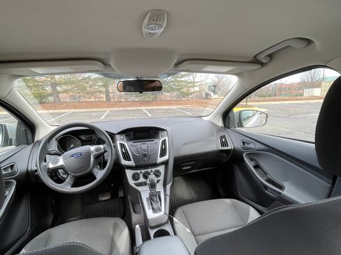 Used 2012 Ford Focus SE w/ SE Winter Pkg image 15