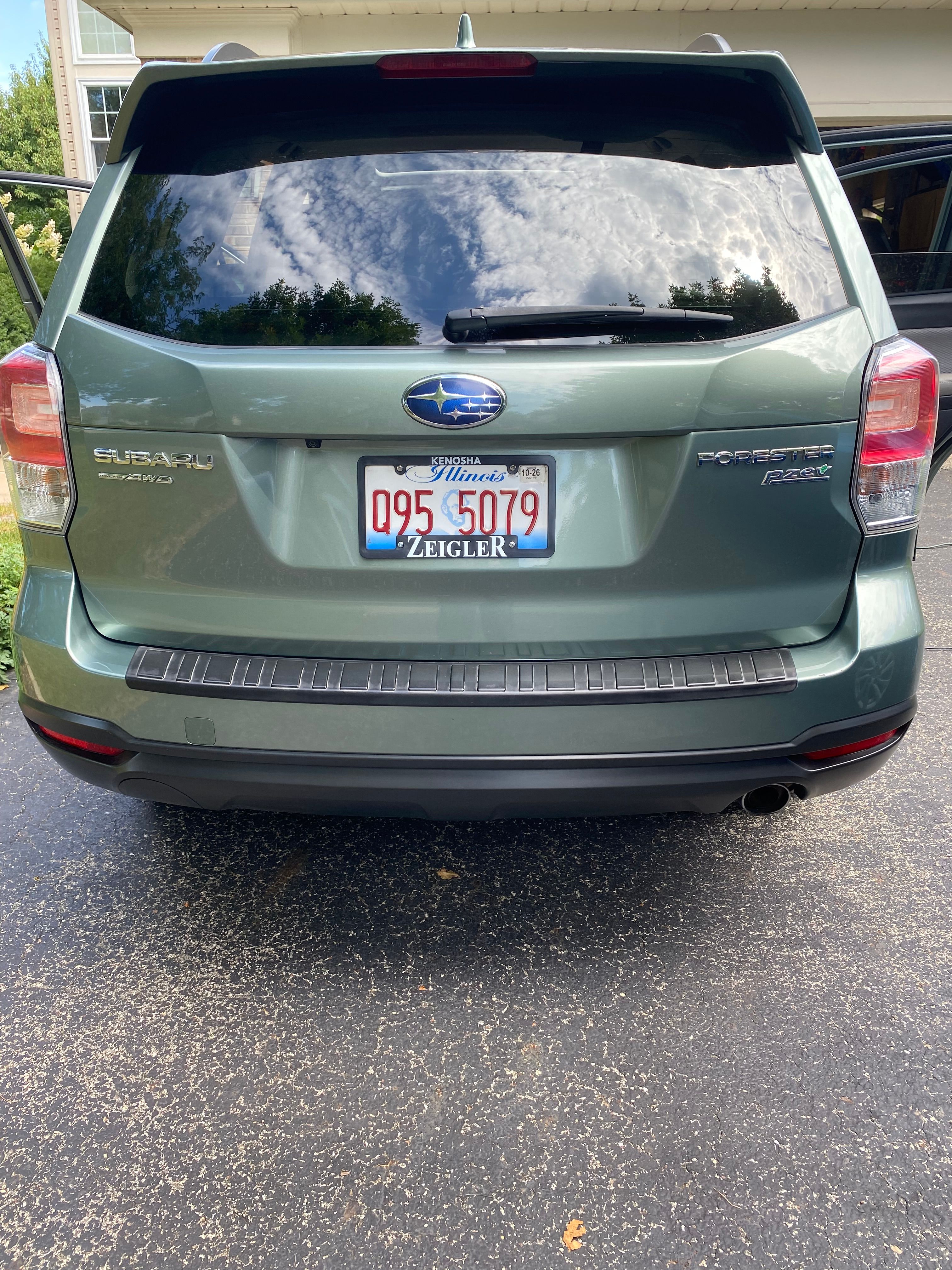 Used 2017 Subaru Forester 2.5i Premium w/ Protection Package #1 AWD/4WD image 9