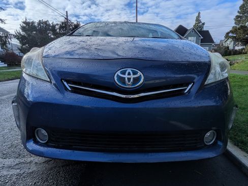 Used 2012 Toyota Prius V Three image 5