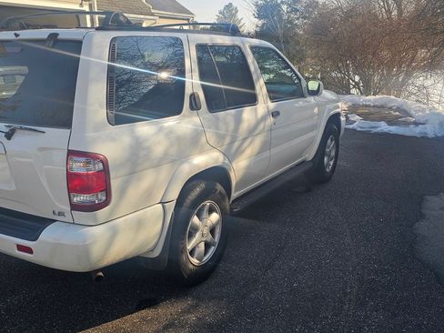Used 1999 Nissan Pathfinder LE image 8