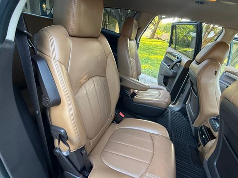 Used 2015 Buick Enclave Premium image 16