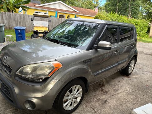 Used 2013 Kia Soul + w/ Eco Pkg FWD image 1